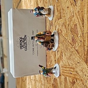 Department 56 Heritage village collection come into the inn